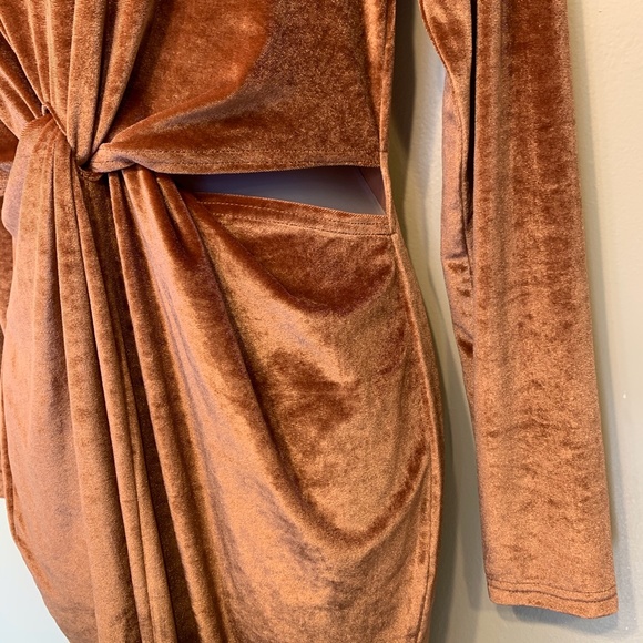 MINKPINK NWT Peach Canyon Velvet Mini Twist Dress - Picture 5 of 8